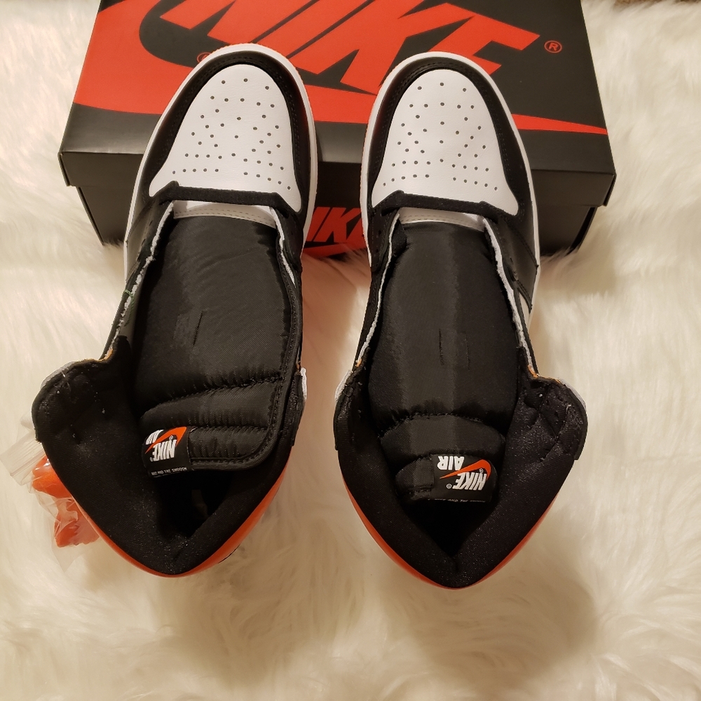 Jordan 1 Retro High Electro Orange - Picture 4 of 5